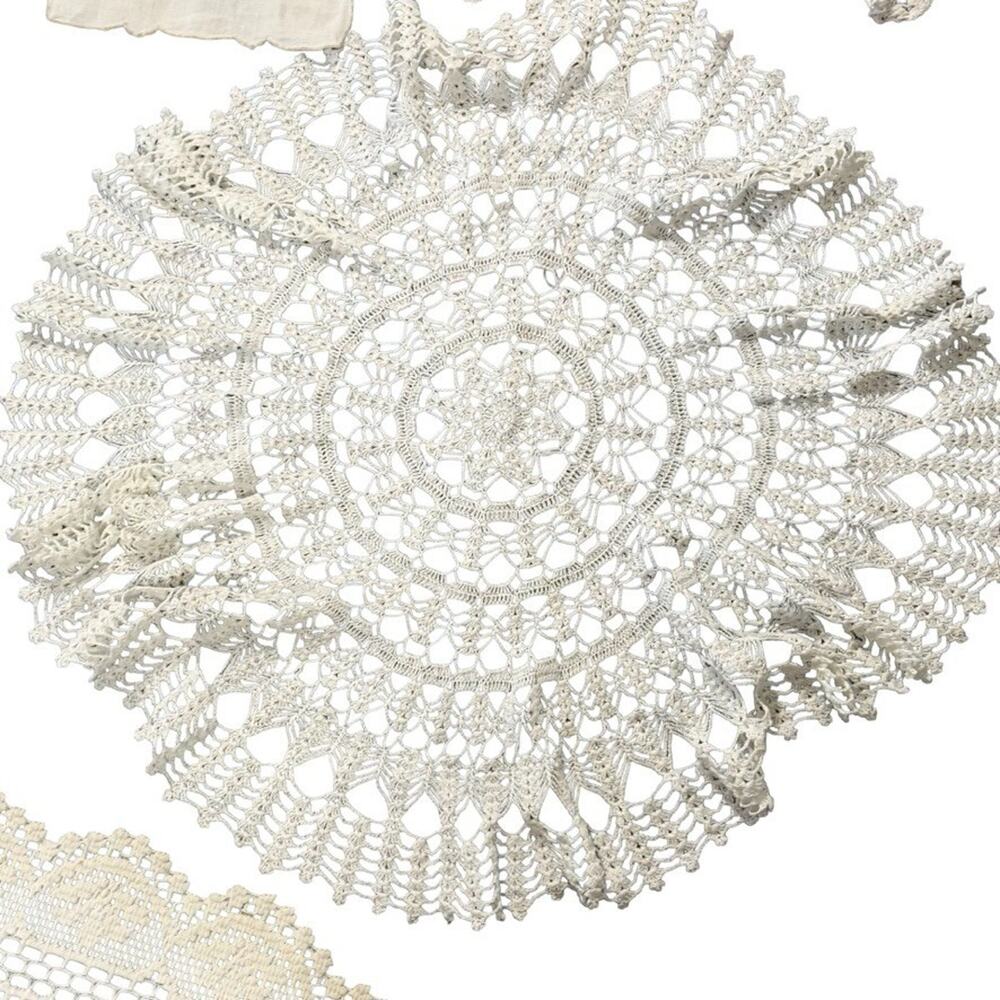 16 Mixed Vintage Doilies Table Cloths Crochet Lace Granny Farmhouse Cottagecore - Picture 8 of 9